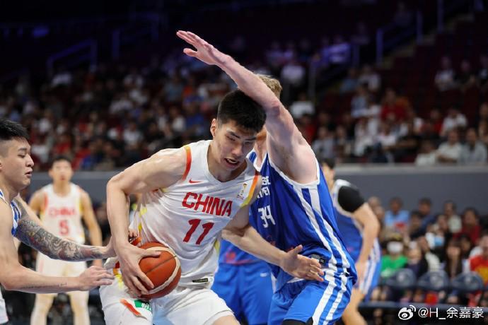 虎扑足球-驰援国家队，余嘉豪社媒：繁华时不凑热闹，低谷时绝不退场